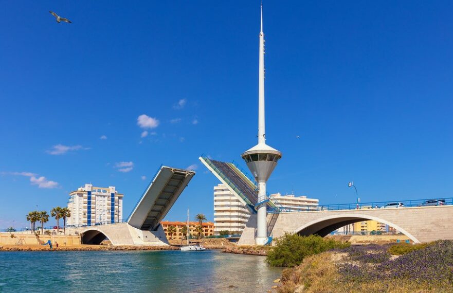 Horario de invierno y verano del Puente del Estacio La Manga