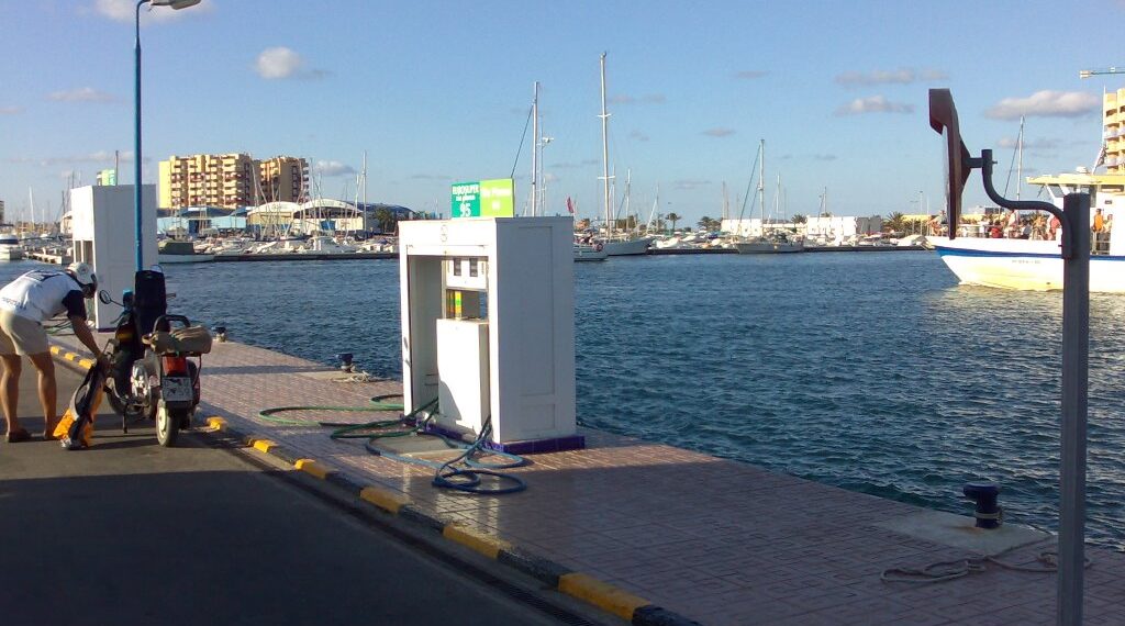 gasolinera puerto tomas maestre horarios mangawik