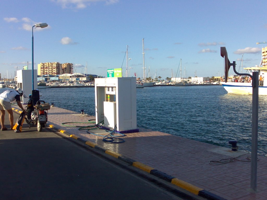 Gasolinera Puerto Tomás Maestre. Horario de verano entre semana y fines de semana